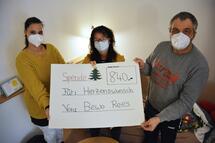 Das BeWo Rees der Lebenshilfe hat für den Verein Herzenswünsche gesammelt. (v. Li. Jennifer Arts, Rita Menke, Herbert Welke) 